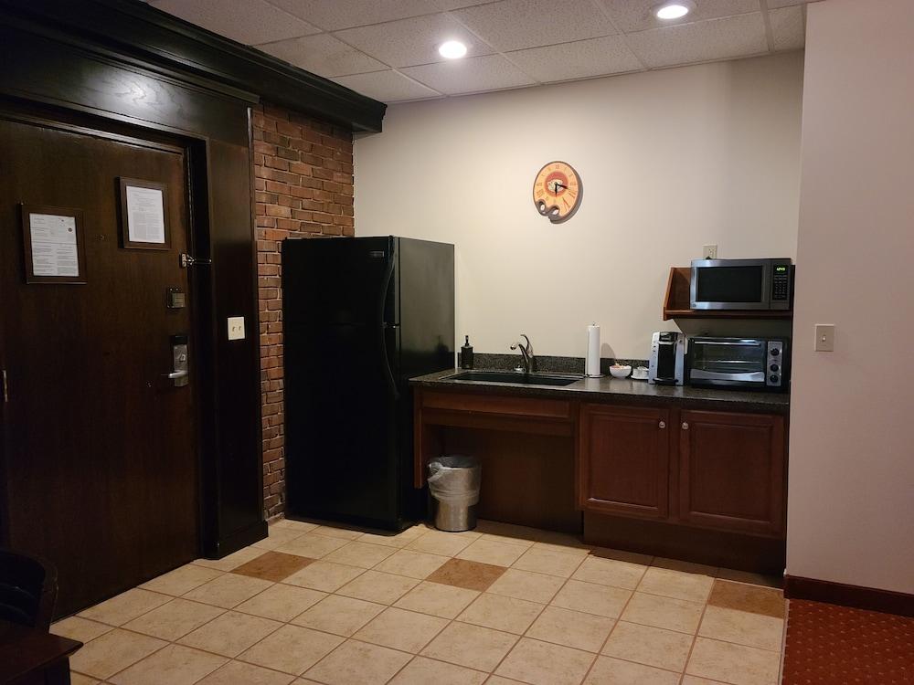 Best Western Plus Plattsburgh Luaran gambar