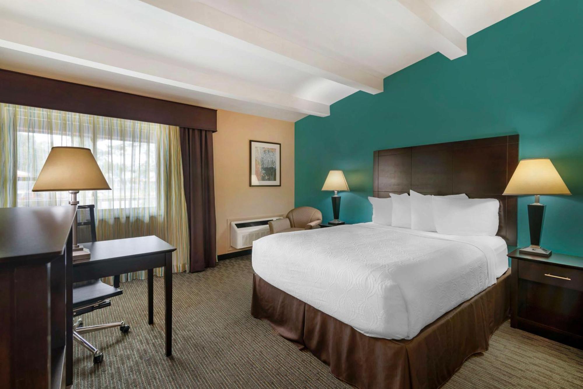 Best Western Plus Plattsburgh Luaran gambar