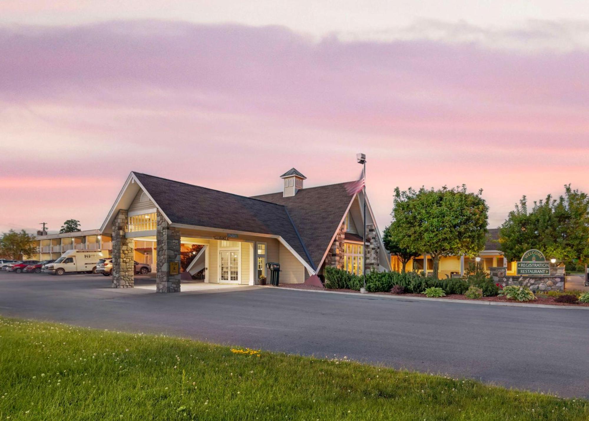Best Western Plus Plattsburgh Luaran gambar